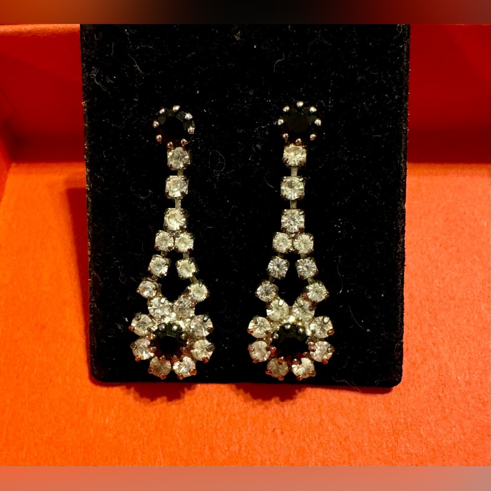 Mid Century MCM drop earrings in Victorian silver tone with white and black faux - Picture 1 of 6